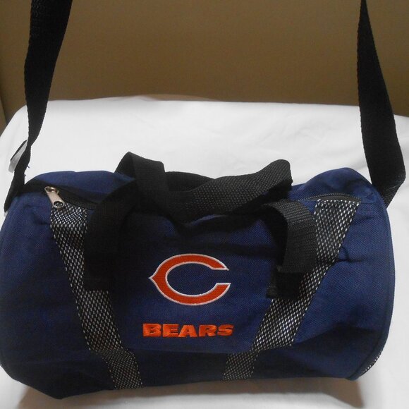 NFL CHICAGO BEARS ROUND TOTE CROSSBODY BAG ZIP CLOSE 2 MESH POCKETS NWOT ππ©π - Picture 3 of 12